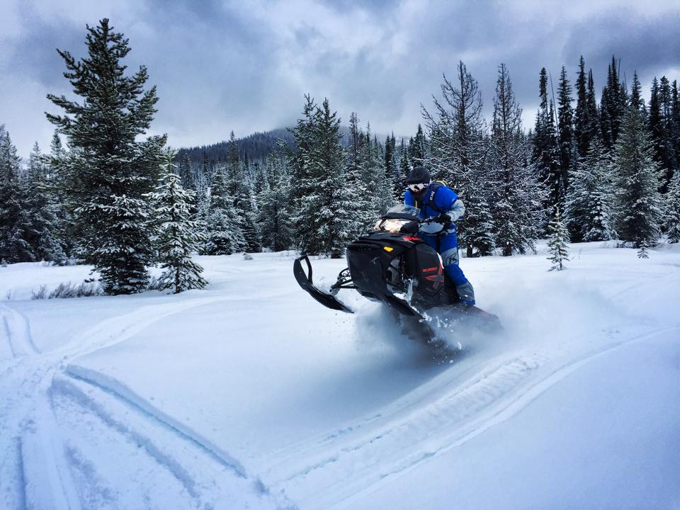 Motor Sledding – AKA Snowmobiling 2015